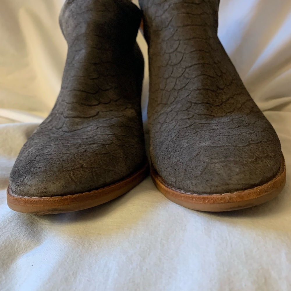 Jeffrey Campbell 'Rosalee' suede snake embossed ankle boots/booties - Picture 4 of 12